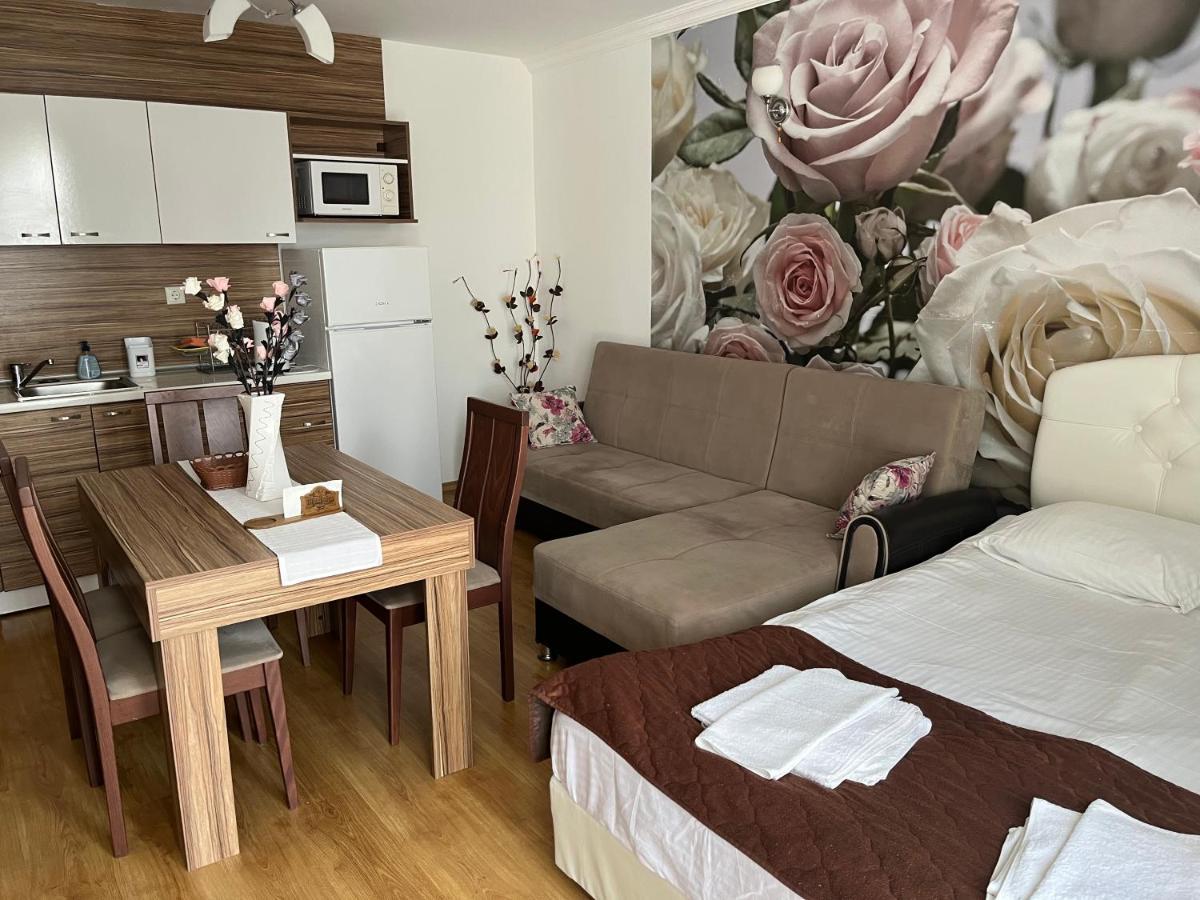 Apart Sweet Homes 5 - Apartments For Guests サニービーチ エクステリア 写真